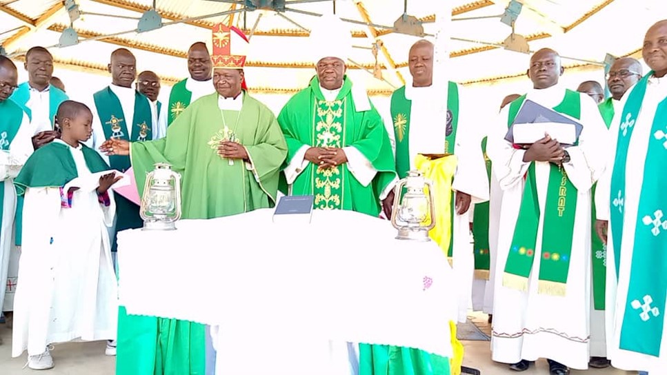 Tchad : Une Version Catholique De La Bible En Ngambaye Voit Le Jour.